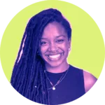 Anne Meire é uma mulher negra com cabelos longos e trançados