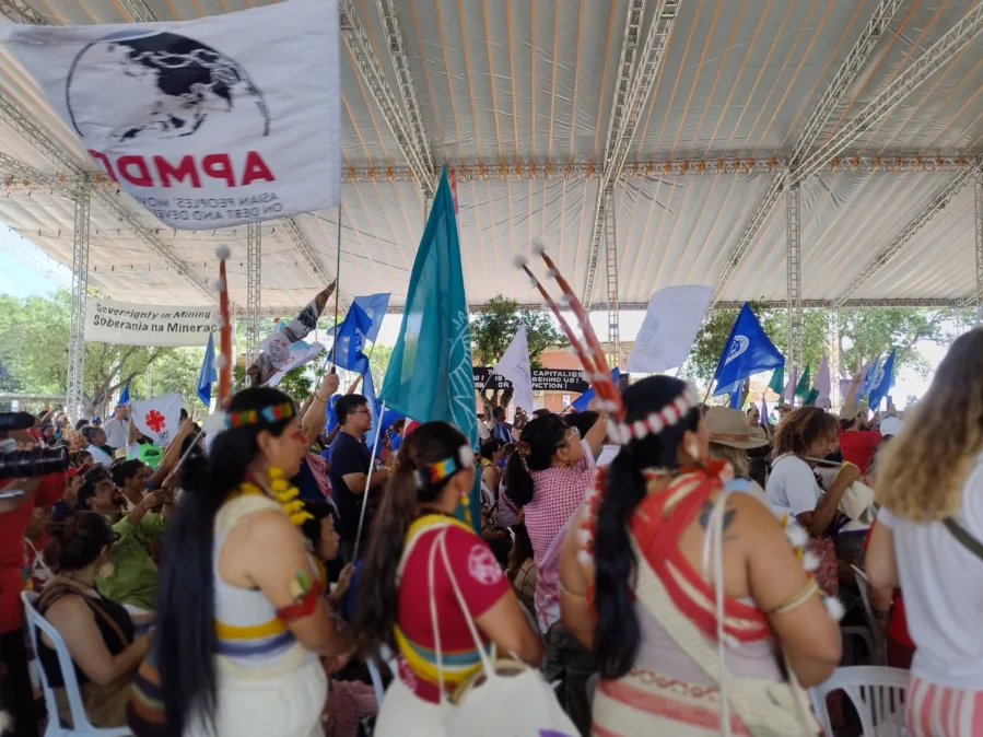 Pessoas reunidas na cerimônia de entrega da Carta dos Povos, na Universidade Federal do Pará, em Belém (PA).