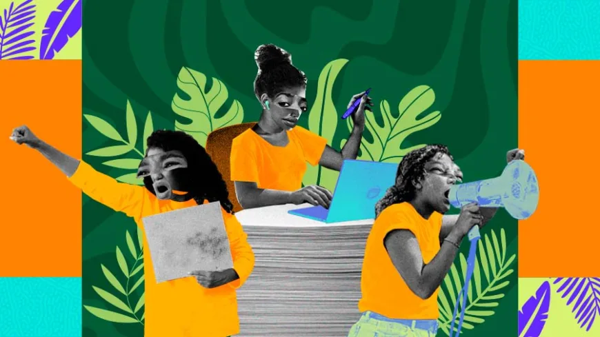 A colagem digital mostra com três jovens de pele em tons de cinza contrastando com roupas laranja. À esquerda, uma pessoa ergue o braço e segura uma folha branca. Ao centro, outra digita em um laptop azul sobre uma pilha de papéis, segurando uma caneta. À direita, uma terceira fala em um megafone azul. O fundo é verde escuro com folhas grandes estilizadas e faixas laterais em laranja, azul-turquesa e padrões de folhagens roxas.