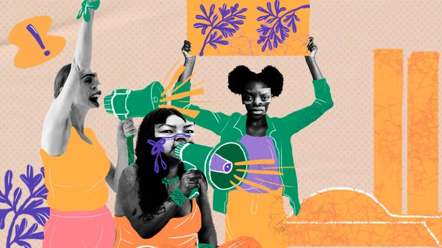 Ilustração colorida de protesto. Três mulheres em primeiro plano: à esquerda, uma ergue o punho; ao centro, outra fala ao megafone verde; à direita, uma jovem com cabelos em coque duplo levanta um cartaz laranja com ramos roxos. Ao fundo, formas que lembram o Congresso Nacional em Brasília e um horizonte em laranja.