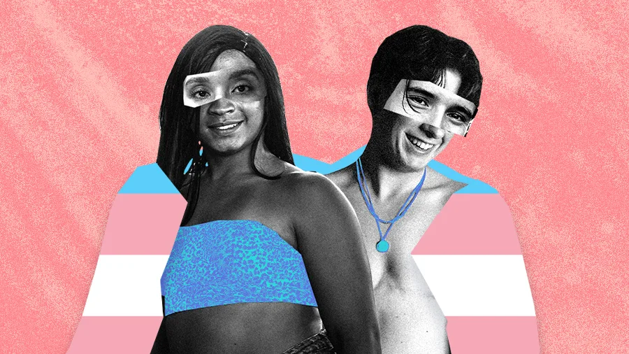 Colagem digital mostra uma mulher e um homem trans em primeiro plano, lado a lado, sorrindo. Ambas têm partes do rosto recortadas e sobrepostas, criando um efeito artístico. O fundo é rosa texturizado, com faixas da bandeira trans ao fundo, em azul, rosa e branco, destacando identidade e diversidade.