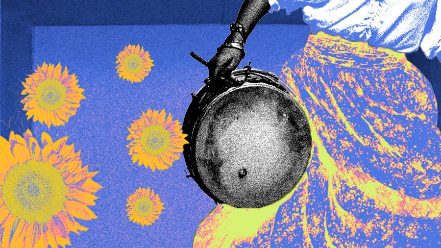 Imagem de colagem digital com fundo roxo e flores amarelas e laranjas espalhadas. Uma mão segurando um tambor aparece em primeiro plano, com um bracelete de metal visível no pulso. A pessoa usa uma saia longa e solta, que se mistura com a cor do fundo. O foco está no movimento e na expressão da dança e do ritmo, representando uma energia vibrante e cultural.