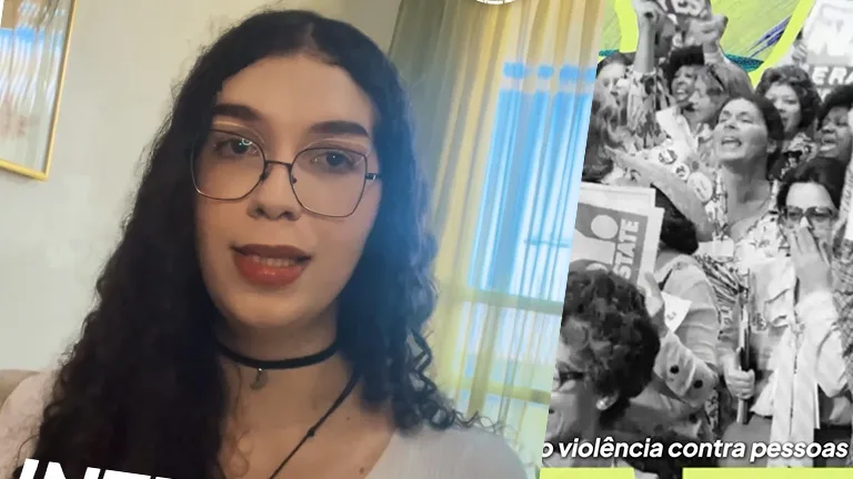 À esquerda, uma mulher jovem de pele clara aparece em close, olhando diretamente para a câmera. Ela tem cabelo escuro e cacheado na altura dos ombros, usa óculos de armação fina e um colar estilo choker. Está em um ambiente interno, com luz natural entrando por uma janela com cortina ao fundo. Sua expressão é séria e explicativa, como se estivesse apresentando um conteúdo. À direita, há uma imagem em preto e branco de um grupo de pessoas em manifestação, com rostos expressivos e cartazes erguidos. Parte de um texto aparece sobre a imagem, mencionando “violência contra pessoas”. A composição sugere um vídeo de análise ou comentário sobre mobilização social e temas relacionados à violência.