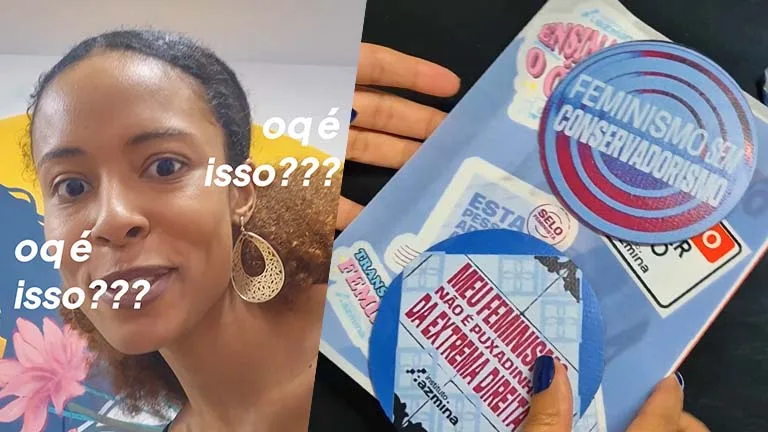 A imagem está dividida em duas partes. À esquerda, uma mulher jovem, de pele negra, aparece em close, olhando diretamente para a câmera com expressão de surpresa ou curiosidade. Ela usa um brinco grande, circular e dourado, e segura uma flor rosa próxima ao rosto. Sobre a imagem, em letras brancas, está escrito repetidamente: “o que é isso???”. À direita, vê-se uma mão segurando um envelope ou pasta azul com adesivos colados. Entre eles, destacam-se frases como “Feminismo sem conservadorismo” e “Meu feminismo não é puxadinho da extrema direita”. Os adesivos têm cores fortes e design gráfico, sugerindo materiais de campanha ou engajamento político.