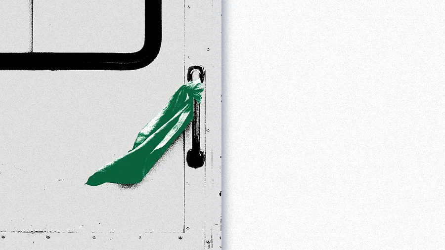 Ilustração em preto e branco mostra a lateral de uma porta ou veículo com uma maçaneta metálica ao centro. Preso à maçaneta, um lenço verde esvoaça para a esquerda, destacando-se como único elemento colorido da composição. O fundo é minimalista e possui amplo espaço vazio à direita. O lenço verde, símbolo da luta pelo direito ao aborto na América Latina, sugere resistência, mobilização feminista e reivindicação por direitos reprodutivos.