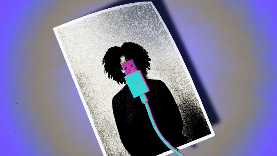 Ilustração mostra uma fotografia em preto e branco de uma pessoa com cabelos crespos e volumosos, vestindo roupa escura, parcialmente encoberta por um cabo USB colorido em azul e rosa que atravessa seu rosto. A imagem está sobre uma superfície cinza com iluminação em tons azulados e roxos. O contraste entre o retrato humano e o conector digital sugere temas como tecnologia, identidade, conexão, vigilância ou os impactos das plataformas digitais sobre a vida das pessoas.
