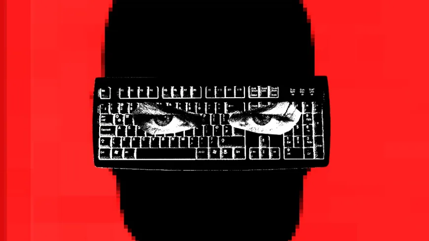 Imagem com fundo vermelho intenso e composição em alto contraste. Ao centro, há a silhueta preta de uma pessoa de frente, com o rosto quase totalmente oculto por uma faixa horizontal que representa um teclado de computador. Sobre o teclado aparece a imagem de dois olhos, criando a impressão de um olhar por trás das teclas. A composição sugere uma relação entre tecnologia, vigilância, identidade digital ou exposição no ambiente virtual. A imagem tem estética de colagem digital, com textura granulada e elementos em preto, branco e vermelho. Não há textos na imagem.