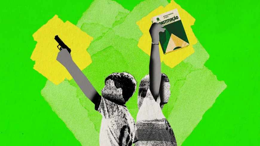 Imagem em preto e branco, com fundo verde vibrante e formas geométricas em verde-claro e amarelo. Duas crianças aparecem de costas, com os braços levantados. À esquerda, uma criança segura uma arma de fogo; à direita, outra segura uma publicação com a palavra “CONSTITUIÇÃO” na capa.